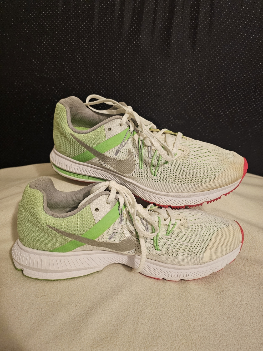 Nike Wome's Zoom Wimflo 2 White and Lime Green Athletic Running Shoes Size 10.